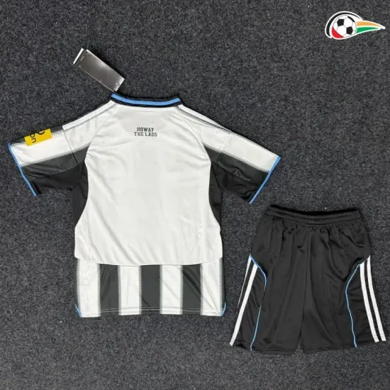 Camisa Newcastle United Baratas Local 2025/26 (Camisola + Calções) Preto/Branco Camisa Newcastle United Baratas Local 2025/26 (Camisola + Calções) Preto/Branco