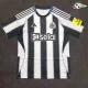 Camisola Newcastle United Replicas Home 2025/26 Preto/Branco Camisola Newcastle United Replicas Home 2025/26 Preto/Branco