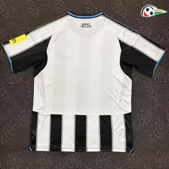 Camisola Newcastle United Replicas Home 2025/26 Preto/Branco Camisola Newcastle United Replicas Home 2025/26 Preto/Branco