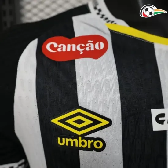 Camisa Santos FC Baratas Away Segundo Kit 2025/26 com Publicidade Versão Jogador Preto/Branco Camisa Santos FC Baratas Away Segundo Kit 2025/26 com Publicidade Versão Jogador Preto/Branco