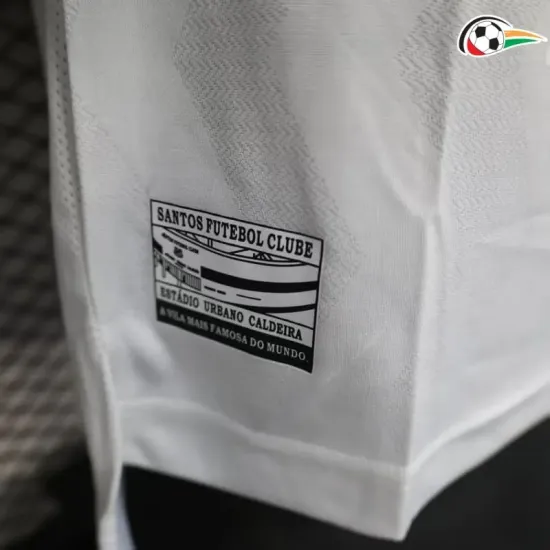 Camisola Santos FC Replicas Local 2025/26 com Publicidade Jogador Branco Camisola Santos FC Replicas Local 2025/26 com Publicidade Jogador Branco