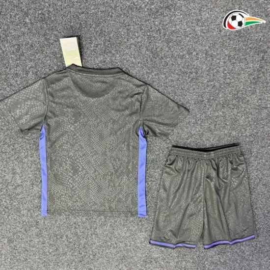 Camiseta Barcelona x Kobe Bryant Qualidade TAILANDESA Pré-Corrida 2025/26 Niños Preto/Roxo Camiseta Barcelona x Kobe Bryant Qualidade TAILANDESA Pré-Corrida 2025/26 Niños Preto/Roxo