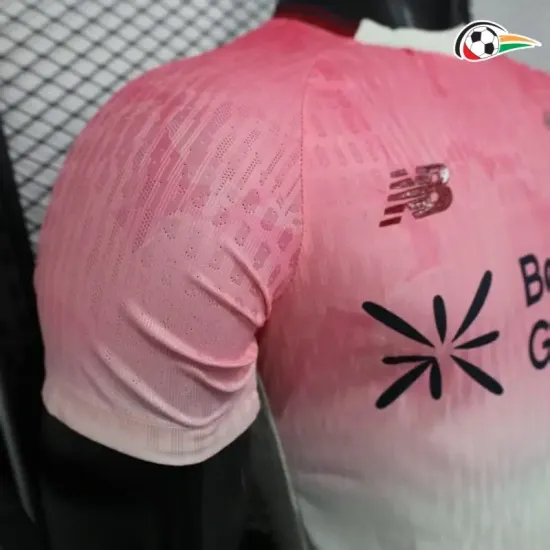 Leverkusen Equipacione Futebol Away 2025/26 Versão Jogador Rosa/Branco Leverkusen Equipacione Futebol Away 2025/26 Versão Jogador Rosa/Branco