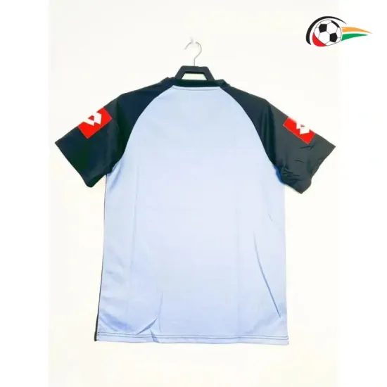 Camiseta Retrô de Goleiro Juventus 2002/03 Branco/Azul Marinho