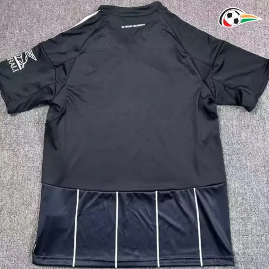 Camisa Eintracht Fráncfort 2025/2026 Preto/Branco Edição UCL
