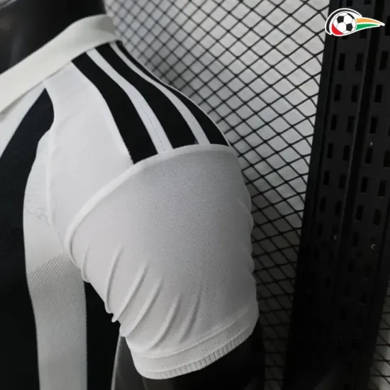 Camisa Titular Versão Jogador Juventus 2026/2027 Preto/Branco