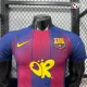 Camisa Versão Jogador Barcelona x Olivia Rodrigo 2025/2026 Azul/Vermelho