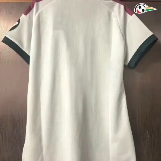 Camisa Titular Versão Feminina Real Madrid 2026/2027 Branco com Patch HP