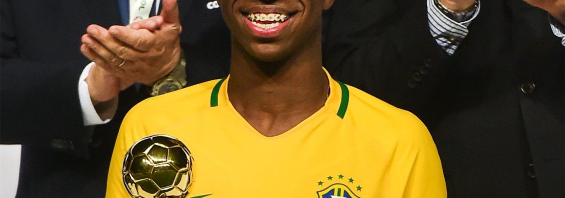 Vinícius Júnior e as Camisas que Contam a História de um Raio Vinícius Júnior e as Camisas que Contam a História de um Raio
