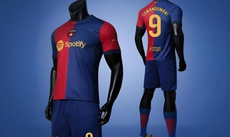 Camisa Retrô Barcelona 1999/00 – Kluivert 9 (Tailandesa Premium)