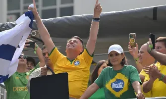 Como Bolsonaro Transformou a Camisa da Seleção em Símbolo Político no Brasil