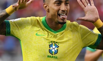 A Pele Sagrada: A Jornada de Raphinha Através das Camisas de Clube e da Seleção Brasileira